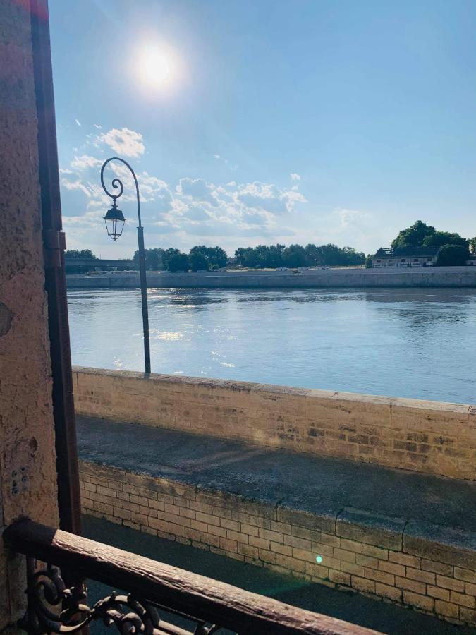 Sur Les Quais... Apartment Арл Екстериор снимка