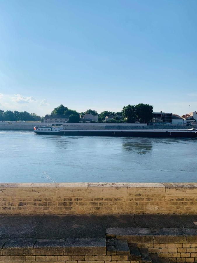 Sur Les Quais... Apartment Арл Екстериор снимка