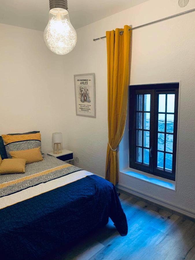 Sur Les Quais... Apartment Арл Екстериор снимка