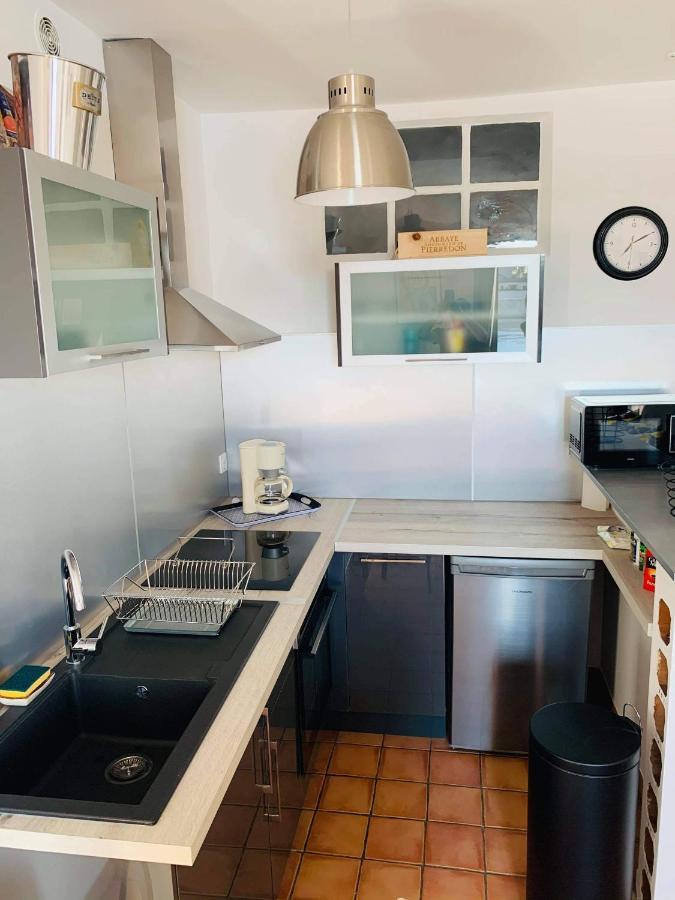 Sur Les Quais... Apartment Арл Екстериор снимка
